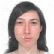 Docente di italiano impartisce lezioni per studenti di istituti di istruzione secondaria di I grado, tecnici e professionali